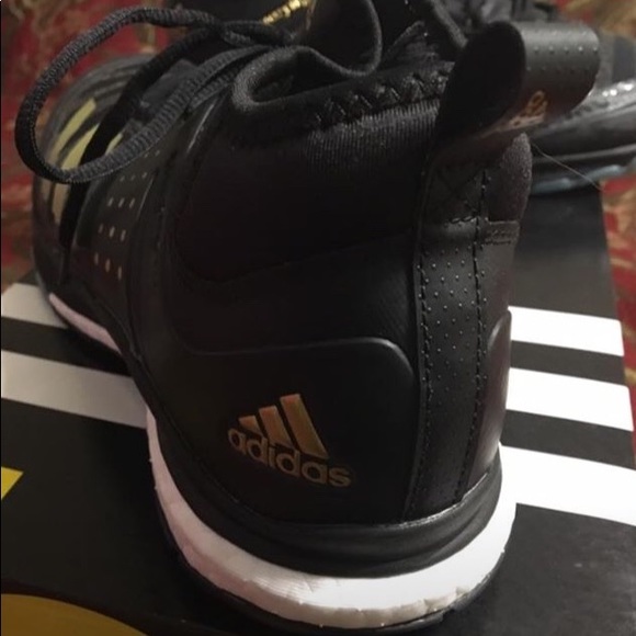 Men’s Adidas gym shoes - Picture 3 of 5